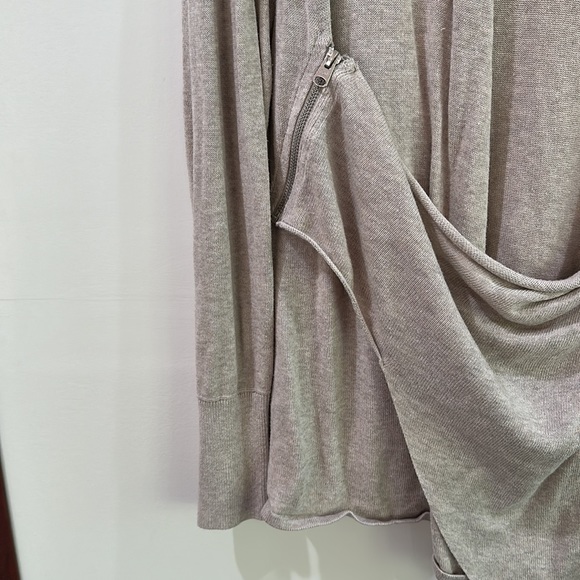 Abercrombie and Fitch Zip Up - Picture 3 of 8